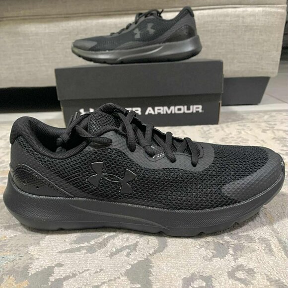 NWT Kids Under Armour Shoes - Picture 1 of 1